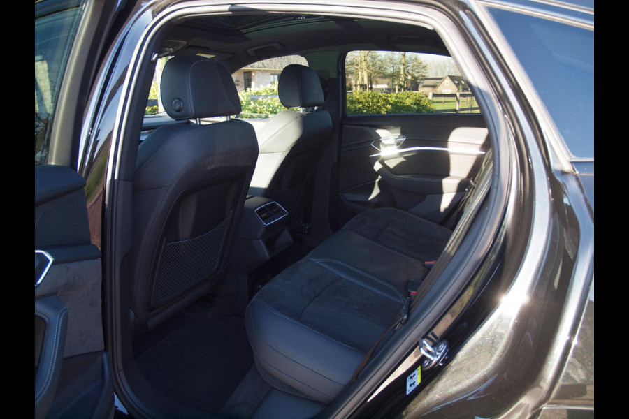 Audi e-tron Sportback 55 quattro S edition 95 kWh | Panoramadak | Camera | Apple Carplay | Cruise Control | Trekhaak |