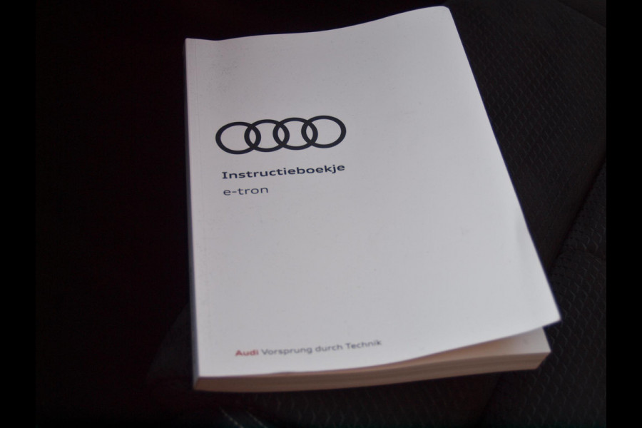 Audi e-tron Sportback 55 quattro S edition 95 kWh | Panoramadak | Camera | Apple Carplay | Cruise Control | Trekhaak |