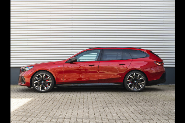 BMW i5 Touring M60 M-Sport Pro - Pano - Integral Active Steering - Bowers & Wilkins - Carbon Pack