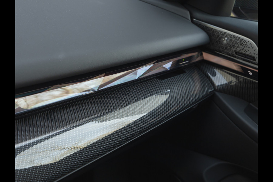 BMW i5 Touring M60 M-Sport Pro - Pano - Integral Active Steering - Bowers & Wilkins - Carbon Pack
