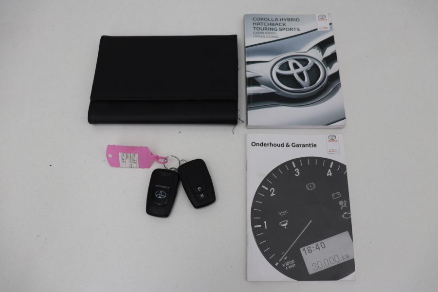 Toyota Corolla 1.8 Hybrid Style | Stoelverwarming | Head-Up | Adaptive cruise | Camera | Park Assist | Full LED | Keyless | Navigatie