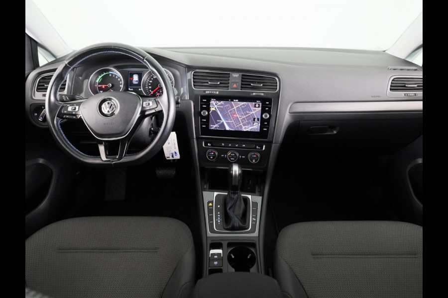 Volkswagen e-Golf E-DITION 136 PK Automaat | Navigatie | Warmtepomp | Parkeersensoren | Adaptieve cruise control | LED koplampen |
