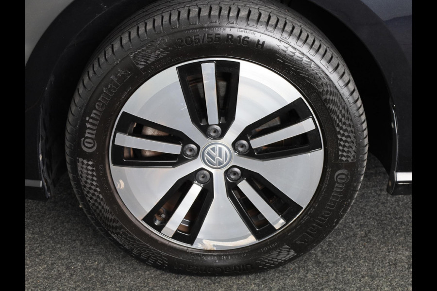 Volkswagen e-Golf E-DITION 136 PK Automaat | Navigatie | Warmtepomp | Parkeersensoren | Adaptieve cruise control | LED koplampen |