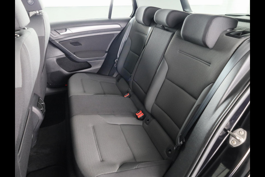 Volkswagen e-Golf E-DITION 136 PK Automaat | Navigatie | Warmtepomp | Parkeersensoren | Adaptieve cruise control | LED koplampen |