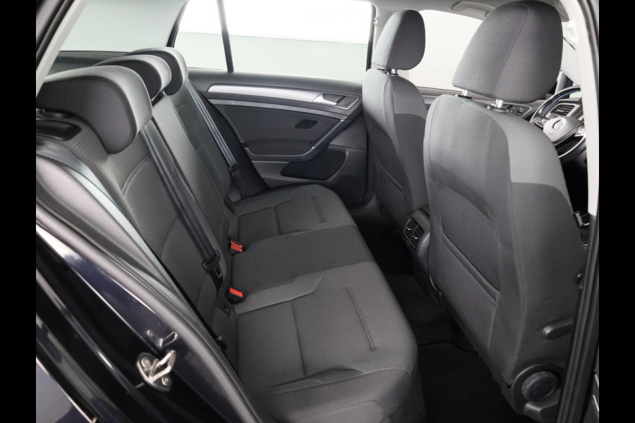Volkswagen e-Golf E-DITION 136 PK Automaat | Navigatie | Warmtepomp | Parkeersensoren | Adaptieve cruise control | LED koplampen |