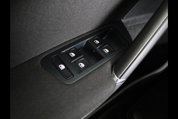Volkswagen e-Golf E-DITION 136 PK Automaat | Navigatie | Warmtepomp | Parkeersensoren | Adaptieve cruise control | LED koplampen |