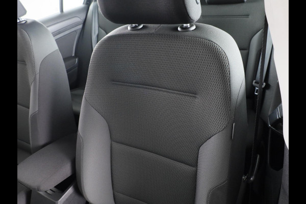 Volkswagen e-Golf E-DITION 136 PK Automaat | Navigatie | Warmtepomp | Parkeersensoren | Adaptieve cruise control | LED koplampen |
