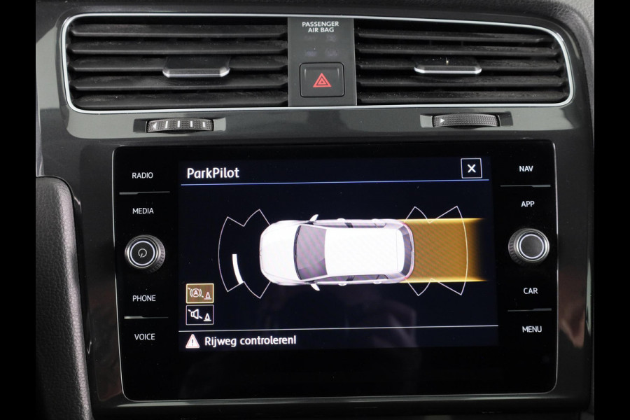 Volkswagen e-Golf E-DITION 136 PK Automaat | Navigatie | Warmtepomp | Parkeersensoren | Adaptieve cruise control | LED koplampen |
