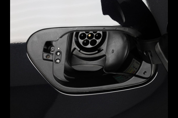Volkswagen e-Golf E-DITION 136 PK Automaat | Navigatie | Warmtepomp | Parkeersensoren | Adaptieve cruise control | LED koplampen |