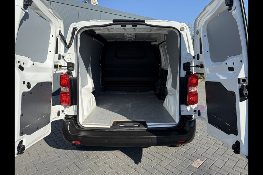 Toyota ProAce Worker 2.0 D-4D 145 PK / L2H1 / 1e EIG. / AIRCO / CRUISE / 3-ZITS / DAB / CARPLAY