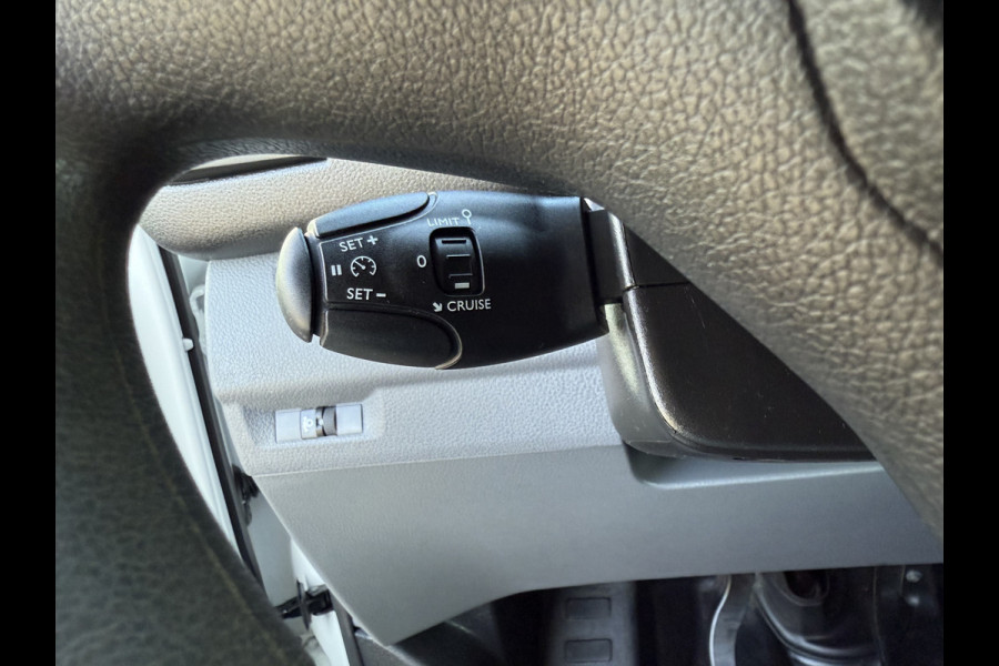 Toyota ProAce Worker 2.0 D-4D 145 PK / L2H1 / 1e EIG. / AIRCO / CRUISE / 3-ZITS / DAB / CARPLAY