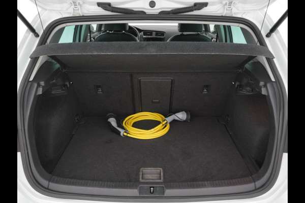 Volkswagen e-Golf E-DITION (INCL-BTW) *VIENNA-FULL-LEATHER | DIGI-COCKPIT | FULL-LED | ADAPTIVE-CRUISE | DYNAUDIO | NAVI-FULLMAP | CAMERA | DAB+ | SPORT-SEATS | HEATED-SEATS | CCS-FASTLOADER | ECC | PDC | 18''ALU*