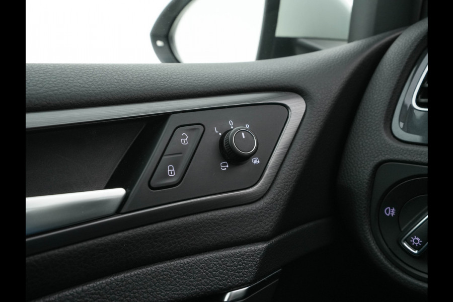 Volkswagen e-Golf E-DITION (INCL-BTW) *VIENNA-FULL-LEATHER | DIGI-COCKPIT | FULL-LED | ADAPTIVE-CRUISE | DYNAUDIO | NAVI-FULLMAP | CAMERA | DAB+ | SPORT-SEATS | HEATED-SEATS | CCS-FASTLOADER | ECC | PDC | 18''ALU*
