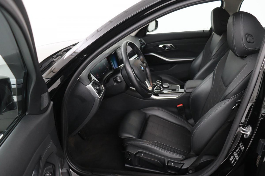 BMW 3-serie 318d Executive Edition | Sport Line | Half leder | Stoelverwarming | Carplay | Full LED | Navigatie | Sportstoelen | DAB+