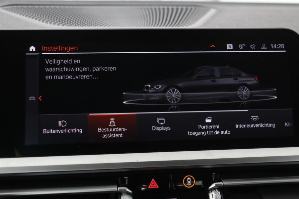 BMW 3-serie 318d Executive Edition | Sport Line | Half leder | Stoelverwarming | Carplay | Full LED | Navigatie | Sportstoelen | DAB+