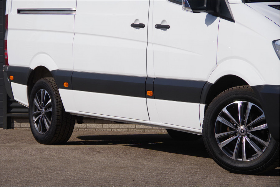 Mercedes-Benz Sprinter 319 3.0 CDI V6 AUT. XENON, TREKHAAK, CAMERA, NAVI, CRUISE, AIRCO, STANDKACHEL, STOELVERWARMING, PARKEERSENSOREN