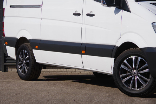 Mercedes-Benz Sprinter 319 3.0 CDI V6 AUT. XENON, TREKHAAK, CAMERA, NAVI, CRUISE, AIRCO, STANDKACHEL, STOELVERWARMING, PARKEERSENSOREN