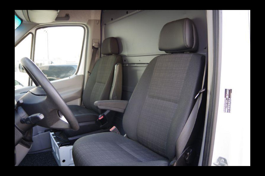 Mercedes-Benz Sprinter 319 3.0 CDI V6 AUT. XENON, TREKHAAK, CAMERA, NAVI, CRUISE, AIRCO, STANDKACHEL, STOELVERWARMING, PARKEERSENSOREN