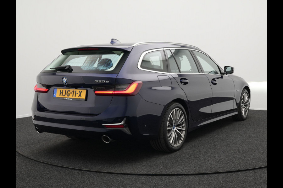 BMW 3 Serie Touring 330e Luxury Line Plug In Hybrid 293pk PHEV | Panodak | Laser LED | Adaptive Onderstel | 360 Camera | Adaptive cruise | Head Up | Lederen Sportstoelen Memory | Sfeerverlichting | 18"L.M | Keyless |