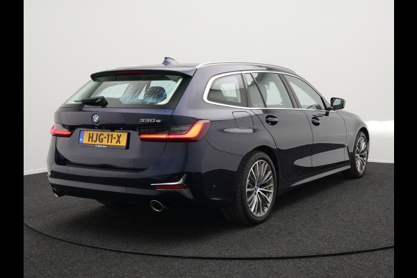 BMW 3 Serie Touring 330e Luxury Line Plug In Hybrid 293pk PHEV | Panodak | Laser LED | Adaptive Onderstel | 360 Camera | Adaptive cruise | Head Up | Lederen Sportstoelen Memory | Sfeerverlichting | 18"L.M | Keyless |