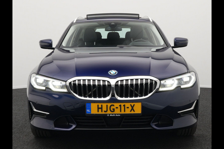 BMW 3 Serie Touring 330e Luxury Line Plug In Hybrid 293pk PHEV | Panodak | Laser LED | Adaptive Onderstel | 360 Camera | Adaptive cruise | Head Up | Lederen Sportstoelen Memory | Sfeerverlichting | 18"L.M | Keyless |