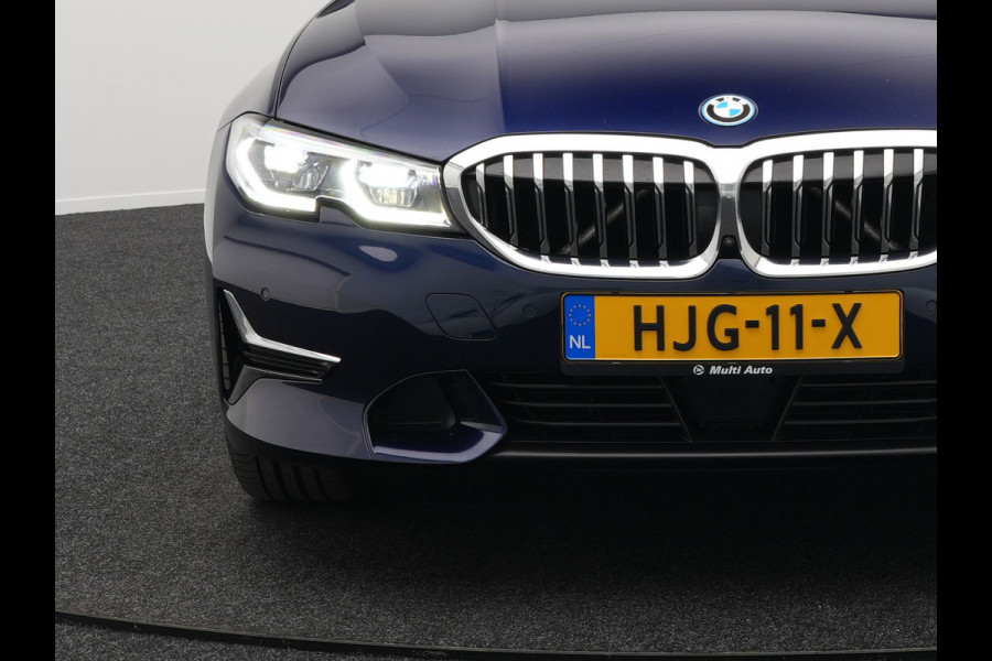 BMW 3 Serie Touring 330e Luxury Line Plug In Hybrid 293pk PHEV | Panodak | Laser LED | Adaptive Onderstel | 360 Camera | Adaptive cruise | Head Up | Lederen Sportstoelen Memory | Sfeerverlichting | 18"L.M | Keyless |