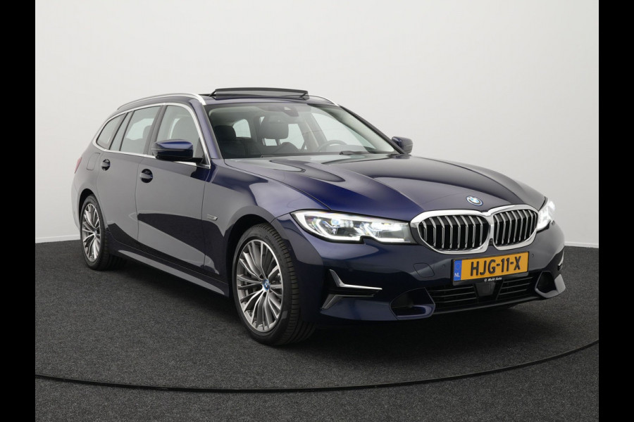 BMW 3 Serie Touring 330e Luxury Line Plug In Hybrid 293pk PHEV | Panodak | Laser LED | Adaptive Onderstel | 360 Camera | Adaptive cruise | Head Up | Lederen Sportstoelen Memory | Sfeerverlichting | 18"L.M | Keyless |
