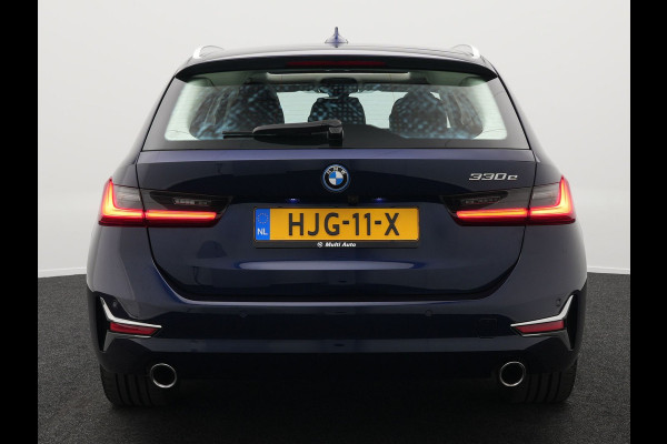 BMW 3 Serie Touring 330e Luxury Line Plug In Hybrid 293pk PHEV | Panodak | Laser LED | Adaptive Onderstel | 360 Camera | Adaptive cruise | Head Up | Lederen Sportstoelen Memory | Sfeerverlichting | 18"L.M | Keyless |