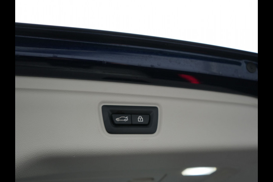 BMW 3 Serie Touring 330e Luxury Line Plug In Hybrid 293pk PHEV | Panodak | Laser LED | Adaptive Onderstel | 360 Camera | Adaptive cruise | Head Up | Lederen Sportstoelen Memory | Sfeerverlichting | 18"L.M | Keyless |