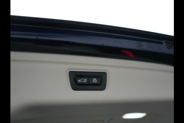 BMW 3 Serie Touring 330e Luxury Line Plug In Hybrid 293pk PHEV | Panodak | Laser LED | Adaptive Onderstel | 360 Camera | Adaptive cruise | Head Up | Lederen Sportstoelen Memory | Sfeerverlichting | 18"L.M | Keyless |