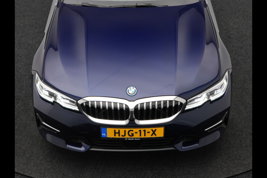 BMW 3 Serie Touring 330e Luxury Line Plug In Hybrid 293pk PHEV | Panodak | Laser LED | Adaptive Onderstel | 360 Camera | Adaptive cruise | Head Up | Lederen Sportstoelen Memory | Sfeerverlichting | 18"L.M | Keyless |