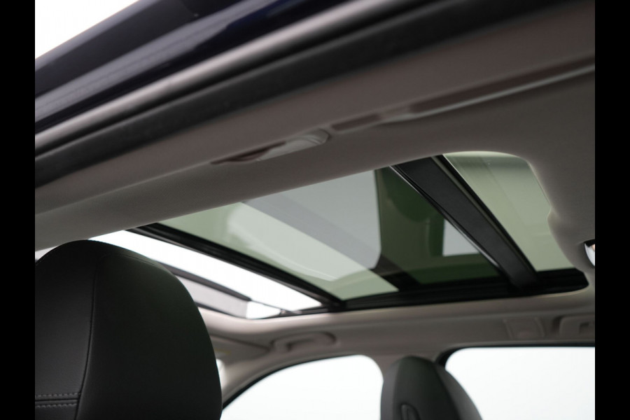 BMW 3 Serie Touring 330e Luxury Line Plug In Hybrid 293pk PHEV | Panodak | Laser LED | Adaptive Onderstel | 360 Camera | Adaptive cruise | Head Up | Lederen Sportstoelen Memory | Sfeerverlichting | 18"L.M | Keyless |