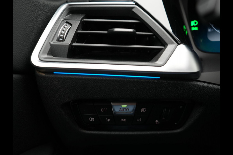 BMW 3 Serie Touring 330e Luxury Line Plug In Hybrid 293pk PHEV | Panodak | Laser LED | Adaptive Onderstel | 360 Camera | Adaptive cruise | Head Up | Lederen Sportstoelen Memory | Sfeerverlichting | 18"L.M | Keyless |