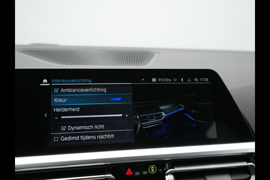 BMW 3 Serie Touring 330e Luxury Line Plug In Hybrid 293pk PHEV | Panodak | Laser LED | Adaptive Onderstel | 360 Camera | Adaptive cruise | Head Up | Lederen Sportstoelen Memory | Sfeerverlichting | 18"L.M | Keyless |