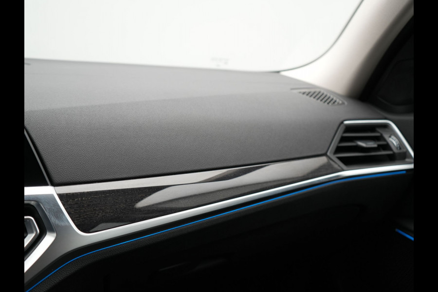 BMW 3 Serie Touring 330e Luxury Line Plug In Hybrid 293pk PHEV | Panodak | Laser LED | Adaptive Onderstel | 360 Camera | Adaptive cruise | Head Up | Lederen Sportstoelen Memory | Sfeerverlichting | 18"L.M | Keyless |
