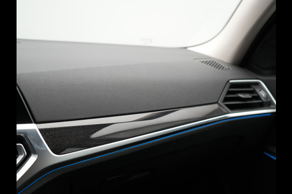 BMW 3 Serie Touring 330e Luxury Line Plug In Hybrid 293pk PHEV | Panodak | Laser LED | Adaptive Onderstel | 360 Camera | Adaptive cruise | Head Up | Lederen Sportstoelen Memory | Sfeerverlichting | 18"L.M | Keyless |