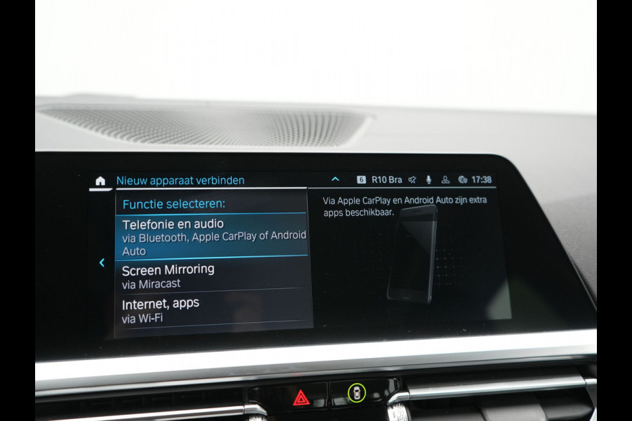 BMW 3 Serie Touring 330e Luxury Line Plug In Hybrid 293pk PHEV | Panodak | Laser LED | Adaptive Onderstel | 360 Camera | Adaptive cruise | Head Up | Lederen Sportstoelen Memory | Sfeerverlichting | 18"L.M | Keyless |