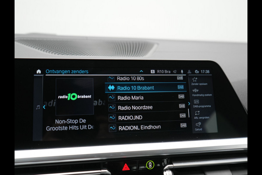 BMW 3 Serie Touring 330e Luxury Line Plug In Hybrid 293pk PHEV | Panodak | Laser LED | Adaptive Onderstel | 360 Camera | Adaptive cruise | Head Up | Lederen Sportstoelen Memory | Sfeerverlichting | 18"L.M | Keyless |