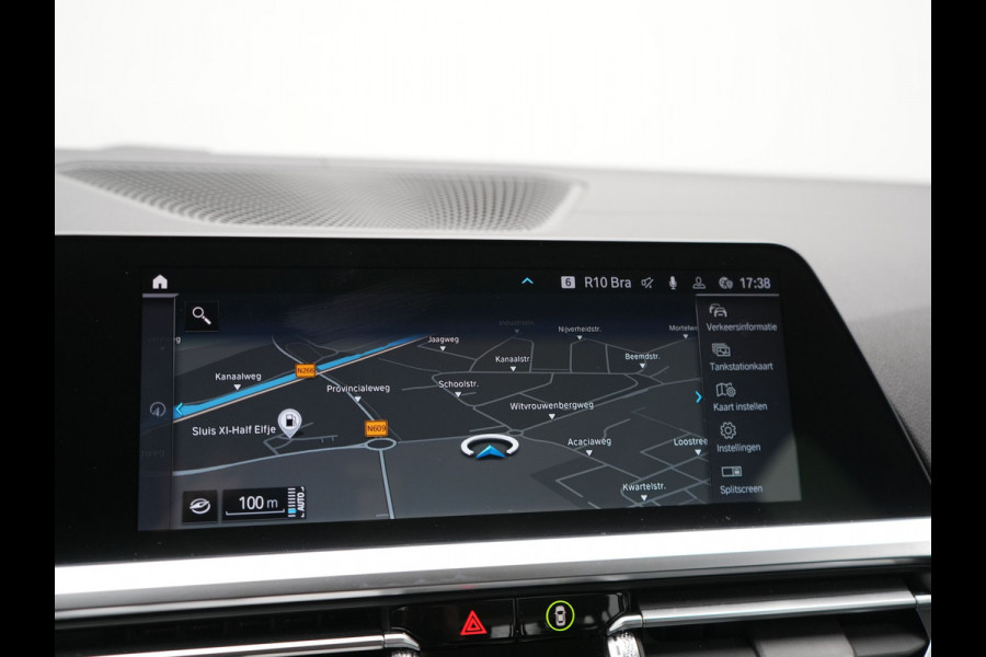 BMW 3 Serie Touring 330e Luxury Line Plug In Hybrid 293pk PHEV | Panodak | Laser LED | Adaptive Onderstel | 360 Camera | Adaptive cruise | Head Up | Lederen Sportstoelen Memory | Sfeerverlichting | 18"L.M | Keyless |
