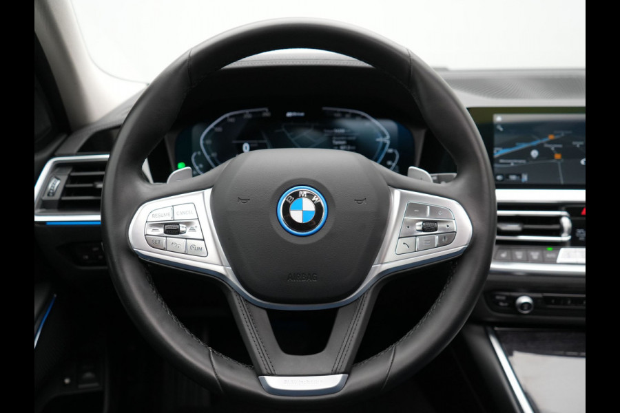 BMW 3 Serie Touring 330e Luxury Line Plug In Hybrid 293pk PHEV | Panodak | Laser LED | Adaptive Onderstel | 360 Camera | Adaptive cruise | Head Up | Lederen Sportstoelen Memory | Sfeerverlichting | 18"L.M | Keyless |