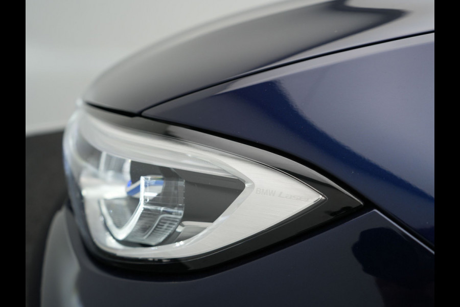 BMW 3 Serie Touring 330e Luxury Line Plug In Hybrid 293pk PHEV | Panodak | Laser LED | Adaptive Onderstel | 360 Camera | Adaptive cruise | Head Up | Lederen Sportstoelen Memory | Sfeerverlichting | 18"L.M | Keyless |