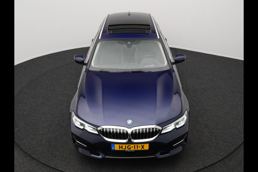 BMW 3 Serie Touring 330e Luxury Line Plug In Hybrid 293pk PHEV | Panodak | Laser LED | Adaptive Onderstel | 360 Camera | Adaptive cruise | Head Up | Lederen Sportstoelen Memory | Sfeerverlichting | 18"L.M | Keyless |