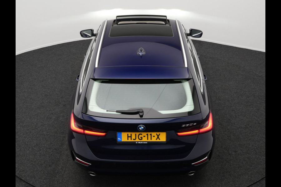 BMW 3 Serie Touring 330e Luxury Line Plug In Hybrid 293pk PHEV | Panodak | Laser LED | Adaptive Onderstel | 360 Camera | Adaptive cruise | Head Up | Lederen Sportstoelen Memory | Sfeerverlichting | 18"L.M | Keyless |