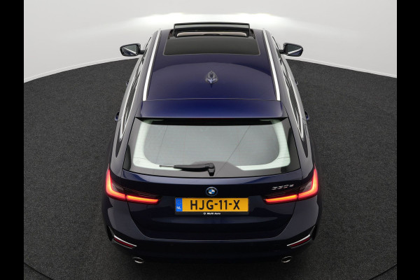 BMW 3 Serie Touring 330e Luxury Line Plug In Hybrid 293pk PHEV | Panodak | Laser LED | Adaptive Onderstel | 360 Camera | Adaptive cruise | Head Up | Lederen Sportstoelen Memory | Sfeerverlichting | 18"L.M | Keyless |