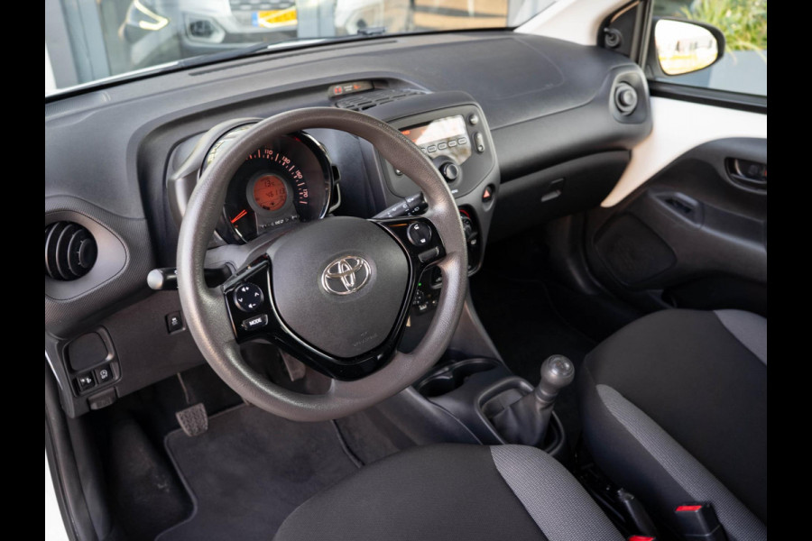 Toyota Aygo 1.0 VVT-i x-fun / Bluetooth / Speedlimiter / Airconditioning / LED