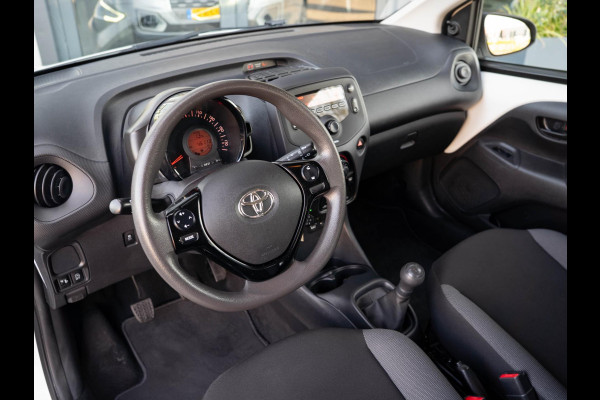 Toyota Aygo 1.0 VVT-i x-fun / Bluetooth / Speedlimiter / Airconditioning / LED