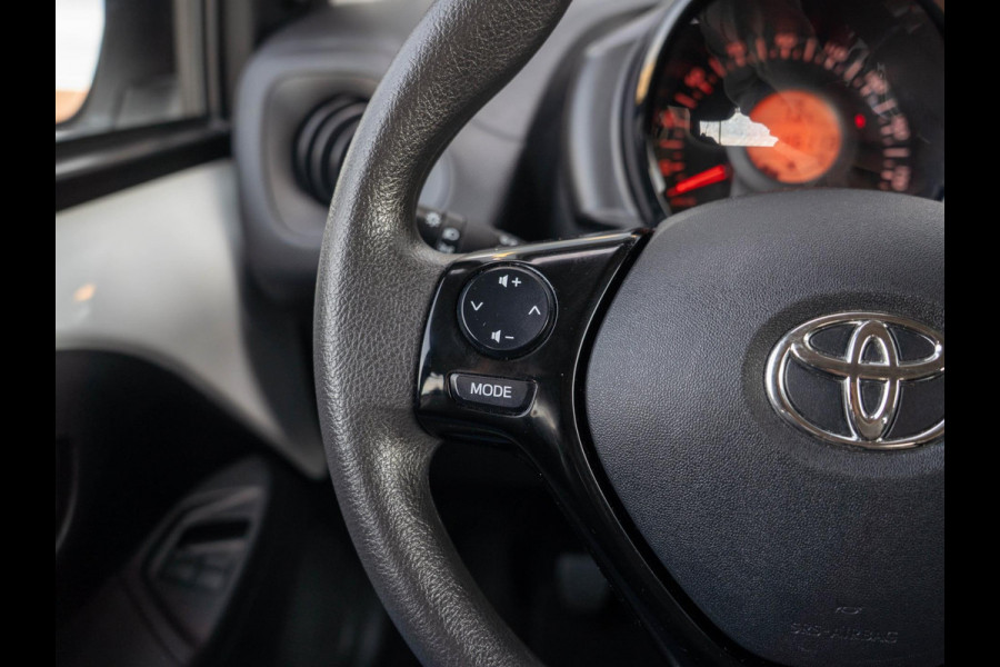 Toyota Aygo 1.0 VVT-i x-fun / Bluetooth / Speedlimiter / Airconditioning / LED