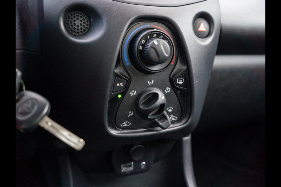 Toyota Aygo 1.0 VVT-i x-fun / Bluetooth / Speedlimiter / Airconditioning / LED