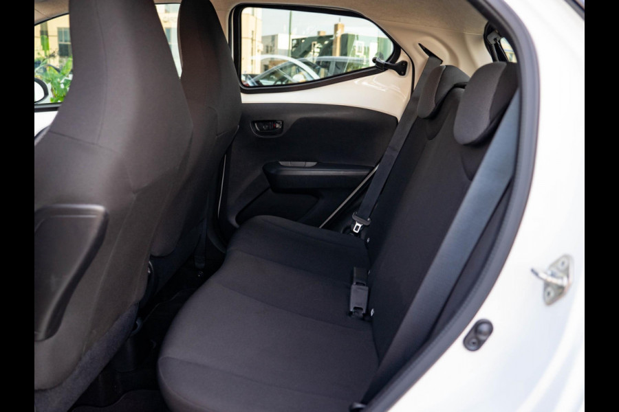 Toyota Aygo 1.0 VVT-i x-fun / Bluetooth / Speedlimiter / Airconditioning / LED