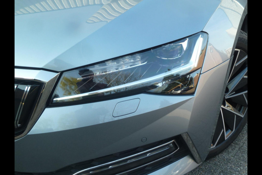 Škoda Superb Combi 1.4 TSI iV Laurin & Klement|Panodak|Leder|Memory|Matrix-LED|Virtual-Cockpit|Stoel/Stuurverwarming|Trekhaak